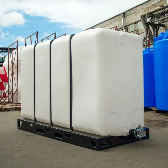 Емкость KR 4000л с 1 патрубком 63 мм белая в обрешетке (полный слив)