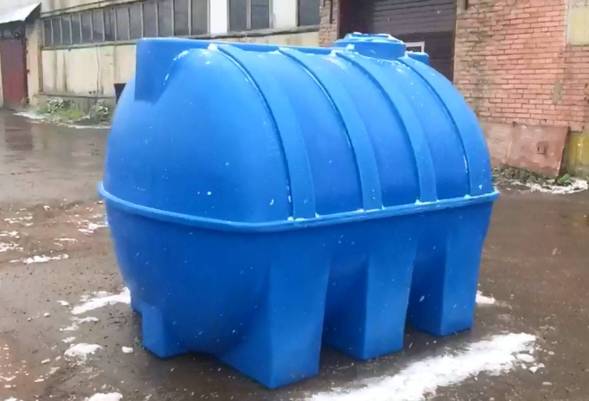 Емкость пластиковая горизонтальная для хранения воды и дизельного топлива, 5000 л, красный [TG5000S5]