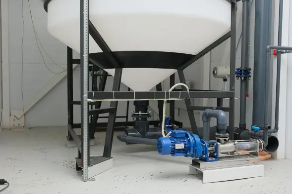 Емкость ЦКТ 3000 л с патрубком 160мм белая в обрешетке