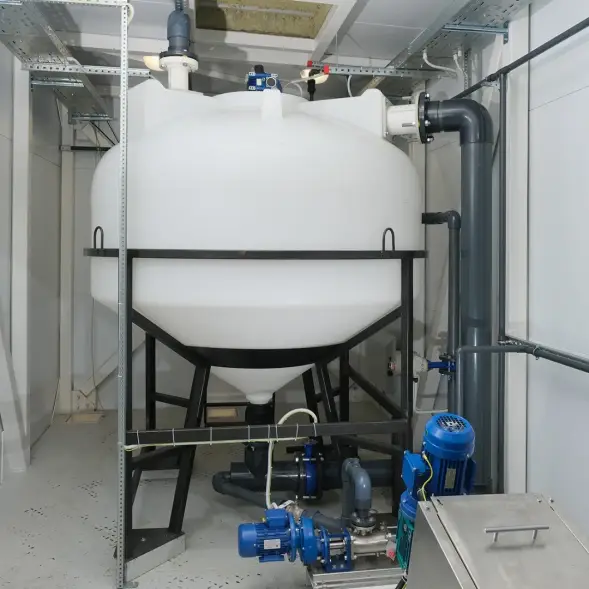 Емкость ЦКТ 3000 л с патрубком 160мм белая в обрешетке