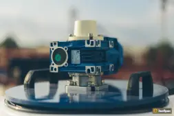 Емкость ФМ 1000 в обрешетке с лопастной мешалкой